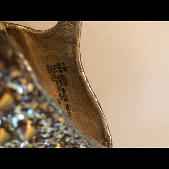 Olsenboye Gold Heels w/ spikes Sz 7 - Picture 5 of 5